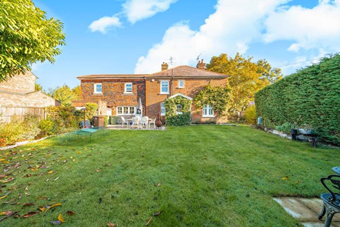 4 Bedroom Semi Detached House For Sale In Jacobs Well Road, Jacobs Well, Guildford, Surrey, GU4