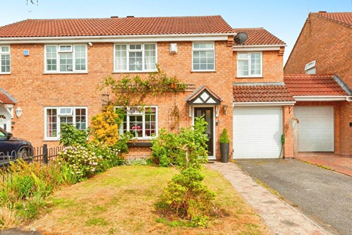 5 Bedroom Semi-Detached House For Sale In Newquay Close, Hinckley, LE10