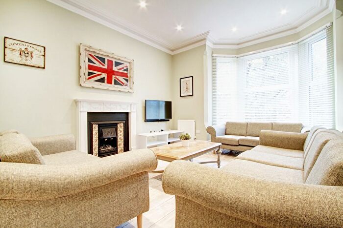 10 Bedroom Terraced House To Rent In Waterloo Road, Nottingham, NG7