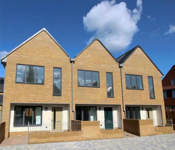 2 Bedroom Terraced House To Rent In Woking, Surrey, GU21