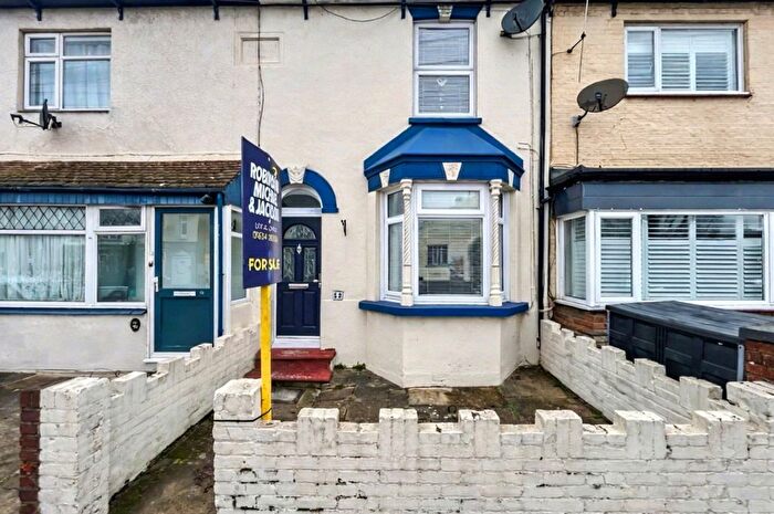 3 Bedroom Terraced House For Sale In Ingram Road, Gillingham, Kent, ME7