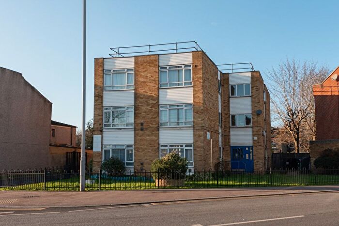 1 Bedroom Flat To Rent In Ashville Road, London, Greater London, E11