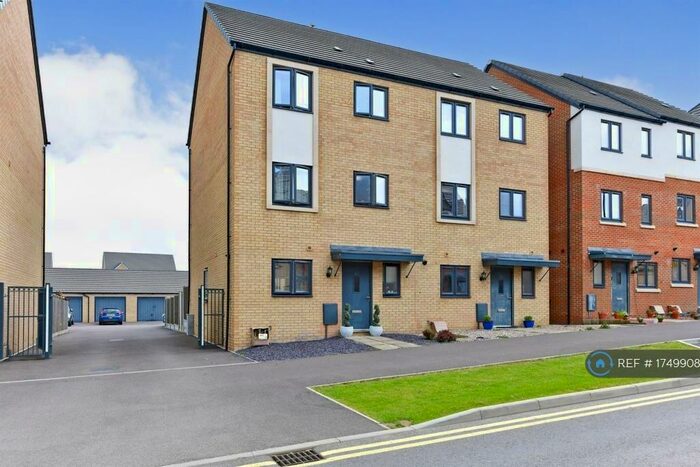 4 Bedroom Semi-Detached House To Rent In Jones Hill, Hampton Vale, Peterborough, PE7