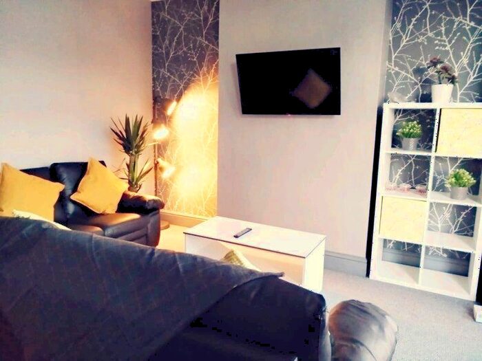 Studio To Rent In Aston View, LS13