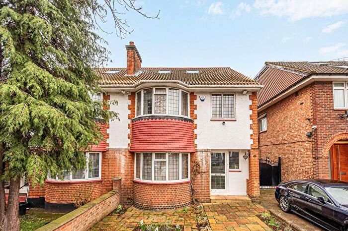 4 Bedroom Semi Detached House For Sale In Bowes Road, Acton, W3