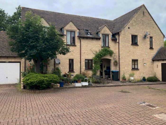 1 Bedroom Flat To Rent In Langdale Gate, Witney, OX28