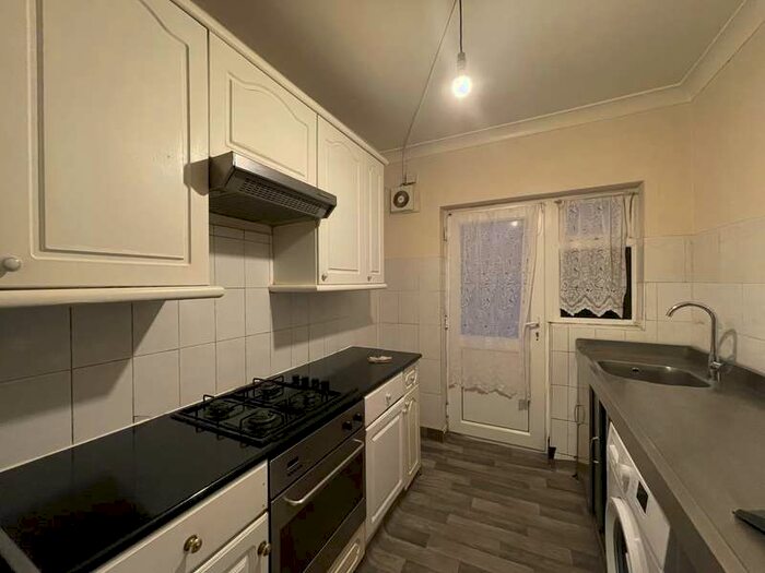 2 Bedroom Flat To Rent In Harrow View, Harrow, HA2
