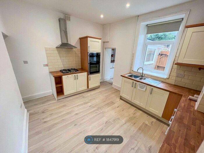 2 Bedroom End Of Terrace House To Rent In Marsden Square, Haslingden, Rossendale, BB4