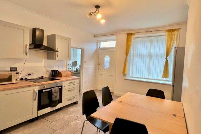 2 Bedroom Property To Rent In Keighley Road, Halifax HX2