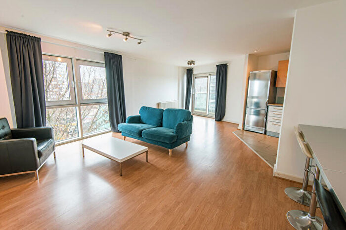 2 Bedroom Flat For Sale In Commercial Road, London, E14