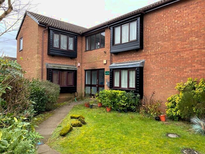 Studio To Rent In Colin Road, Luton, LU2