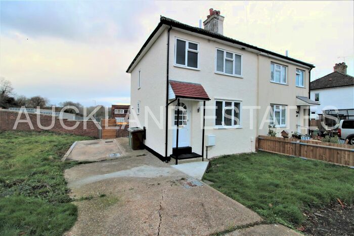 3 Bedroom Semi-Detached House To Rent In Cranborne Road, Potters Bar, EN6