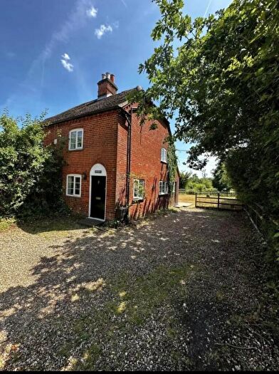 2 Bedroom Cottage To Rent In Church End, RG27