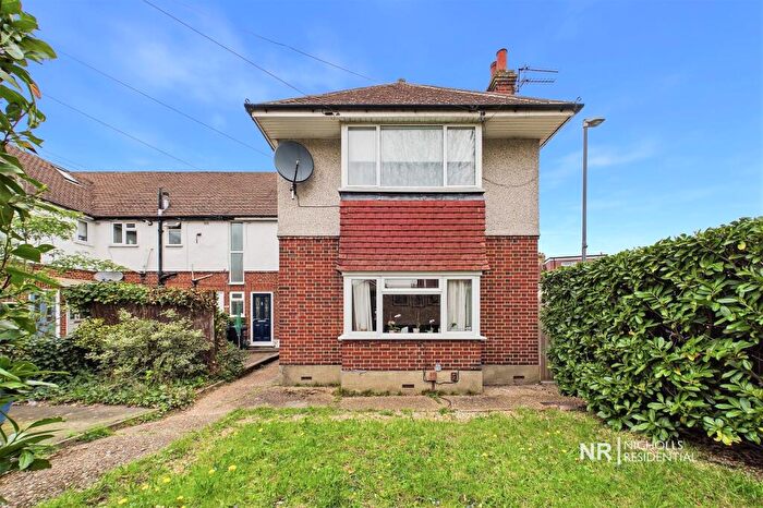 2 Bedroom Maisonette For Sale In Clayton Road, Chessington, Surrey., KT9