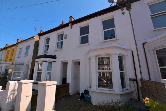 2 Bedroom Terraced House To Rent In Cliff Avenue, Westcliff-On-Sea, SS0