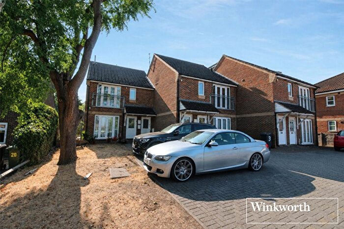 1 Bedroom Maisonette For Sale In Cranes Way, Borehamwood, Hertfordshire, WD6