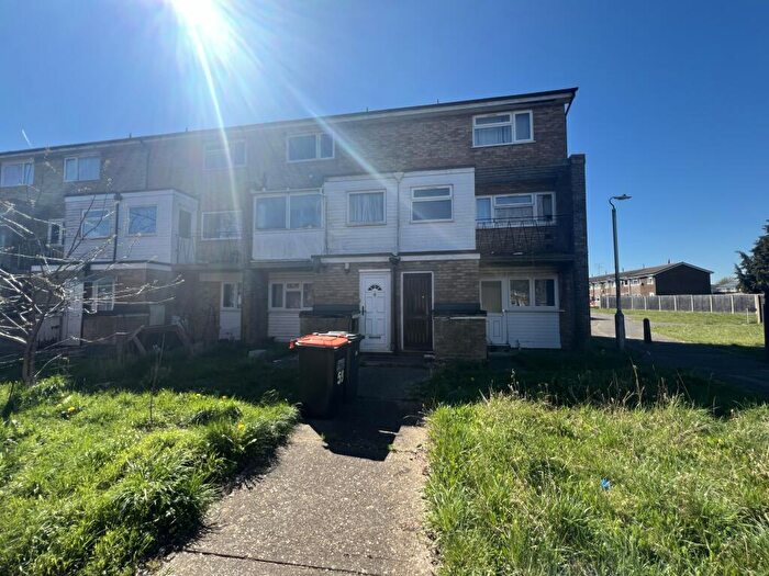 2 Bedroom Maisonette To Rent In Kirton Way, Houghton Regis, Dunstable, LU5