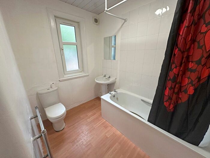 3 Bedroom Flat To Rent In Bonnington Avenue, Edinburgh, EH6