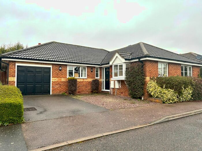 3 Bedroom Bungalow To Rent In Gypsy Way, Rochester, ME3