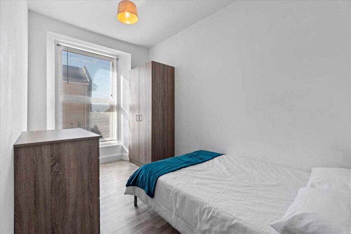 2 Bedroom Apartment To Rent In Clifton Place, Plymouth, PL4