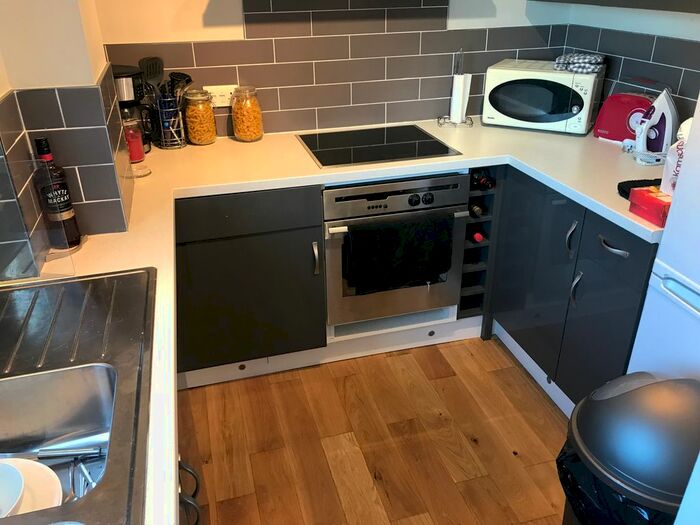 2 Bedroom Flat To Rent In Lake Drive, Peacehaven BN10