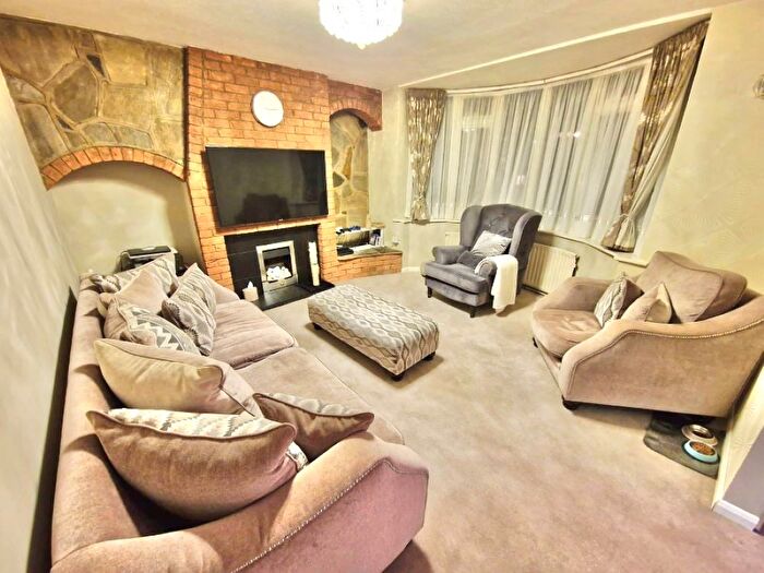 3 Bedroom Semi-Detached House To Rent In Wintersdale Road, Leicester, LE5