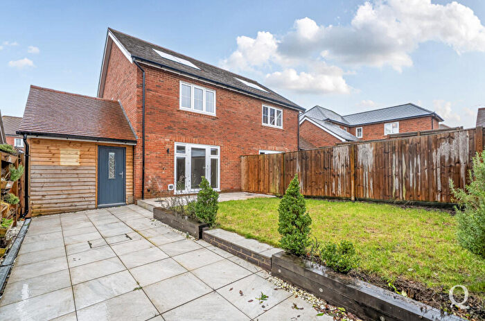 Semi-Detached House To Rent In Pearwood Road, Allington, Maidstone, Kent, ME16