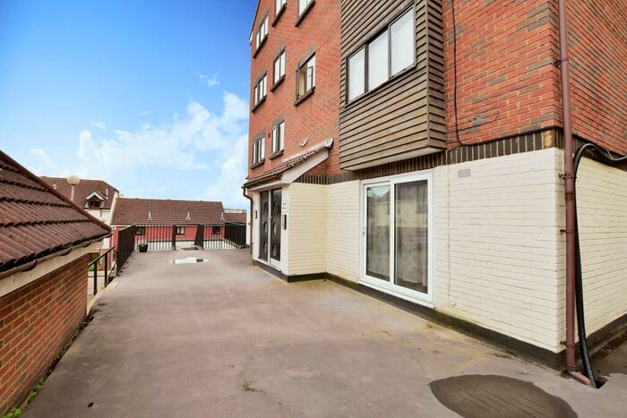 1 Bedroom Flat To Rent In Flat Swift House Springvale, Maidstone, Kent, ME16