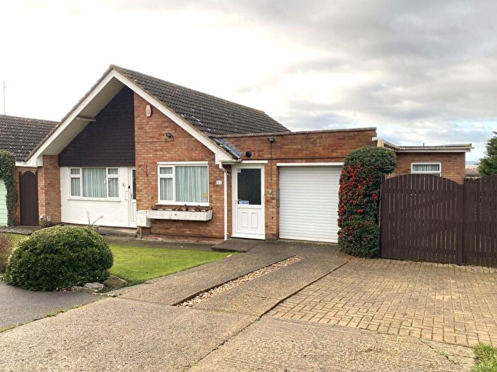 3 Bedroom Detached Bungalow For Sale In Stotfold Road, Hitchin, SG4