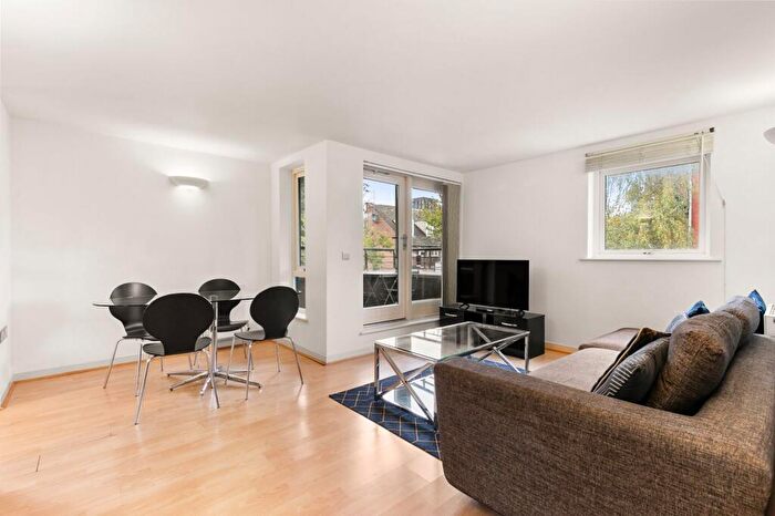 2 Bedroom Flat To Rent In Wellington Square, Islington, N1