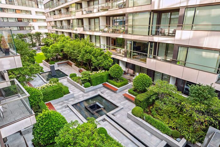 3 Bedroom Property For Sale In Balmoral House, Earls Way, SE1