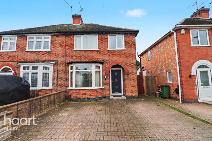 3 Bedroom Semi Detached House For Sale In Oakleigh Avenue, Leicester, LE2