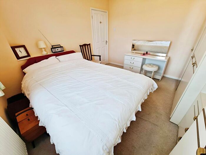 2 Bedroom Bungalow For Sale In Furzefield, Bedford, MK41
