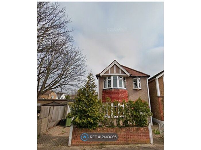 3 Bedroom Detached House To Rent In Townsend Road, Ashford, TW15