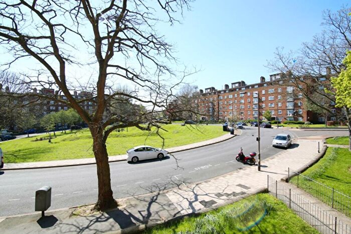 3 Bedroom Apartment To Rent In Basingdon Way, SE5