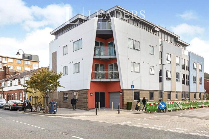 1 Bedroom Flat To Rent In Halls, Fawcett Road, PO4