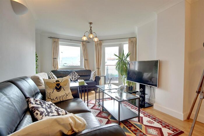 2 Bedroom Flat To Rent In Arethusa House, Gunwharf Quays, Portsmouth, PO1