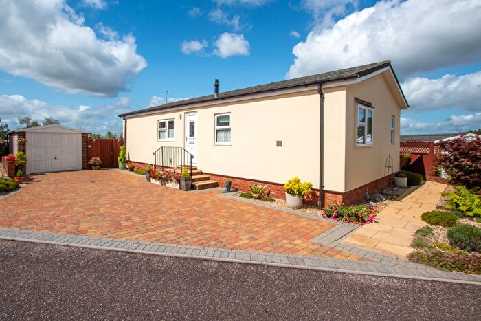 2 Bedroom Mobile/park Home For Sale In West View Close, Whimple, Exeter, EX5