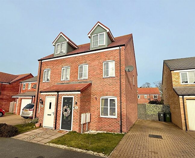 3 Bedroom Semi-Detached House For Sale In Pascoe Drive, Ormesby, Great Yarmouth, NR29