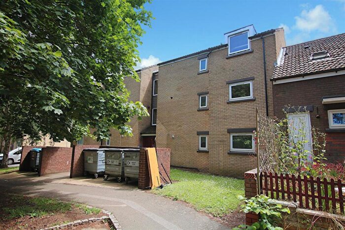 2 Bedroom Flat For Sale In Crickley Crescent, Northampton, NN4