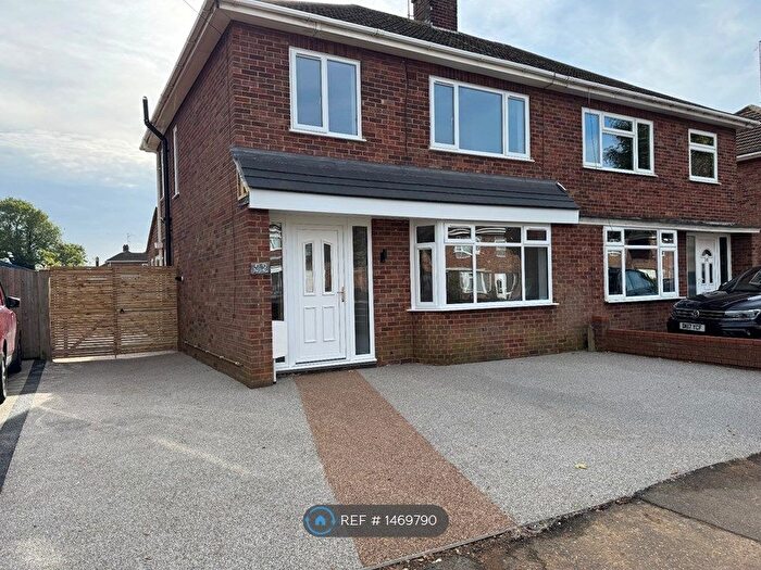 3 Bedroom Semi-Detached House To Rent In Croyland Road, Peterborough, PE4