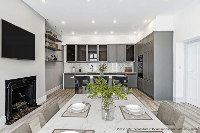 4 Bedroom Flat To Rent In High Street, Eton, Windsor, SL4