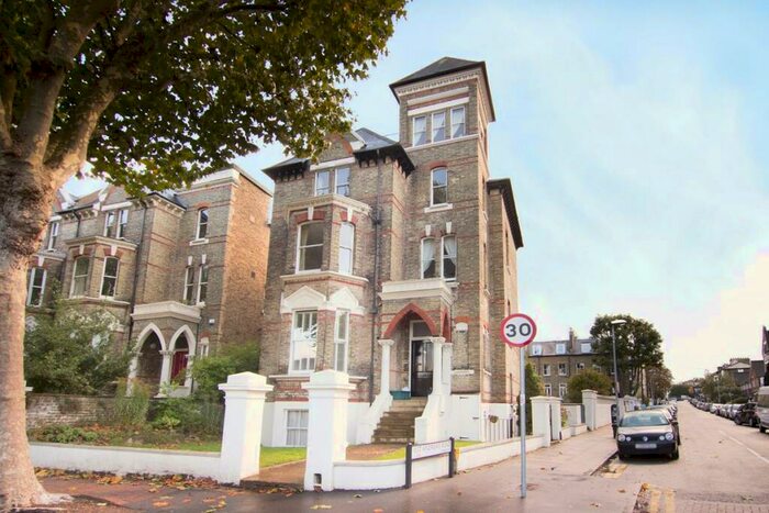 2 Bedroom Apartment To Rent In Maple Road, Surbiton, KT6