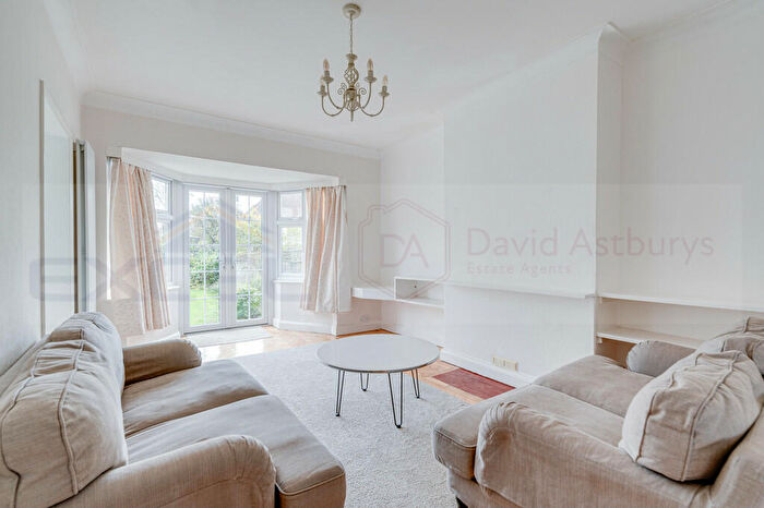 3 Bedroom Semi-Detached House To Rent In Willow Way, Finchley, North London, N3