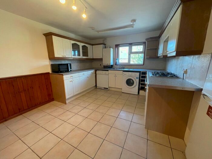 3 Bedroom Flat To Rent In The Green, Cheshunt, Waltham Cross, EN8