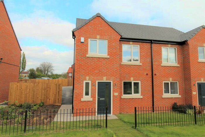 3 Bedroom Semi-Detached House To Rent In Wemesford Gardens, Warmsworth, DN4