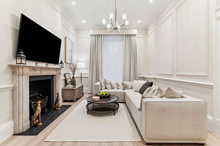 4 Bedroom Flat To Rent In Onslow Square, South Kensington, SW7