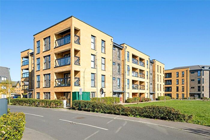 3 Bedroom Flat To Rent In Tala Close, Surbiton, KT6