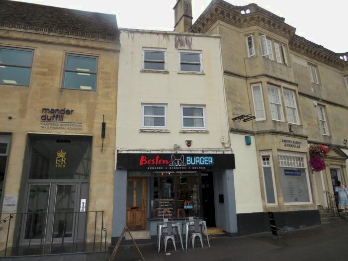 2 Bedroom Flat To Rent In Market Place, Chippenham, SN15