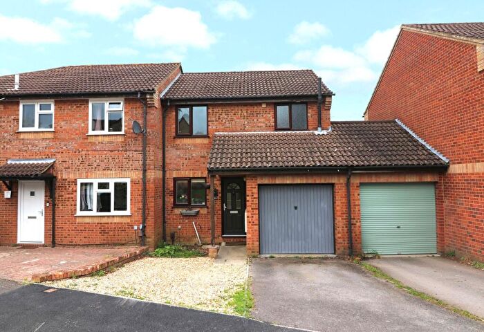 3 Bedroom Semi Detached House For Sale In Woodstock Close, Hedge End, SO30
